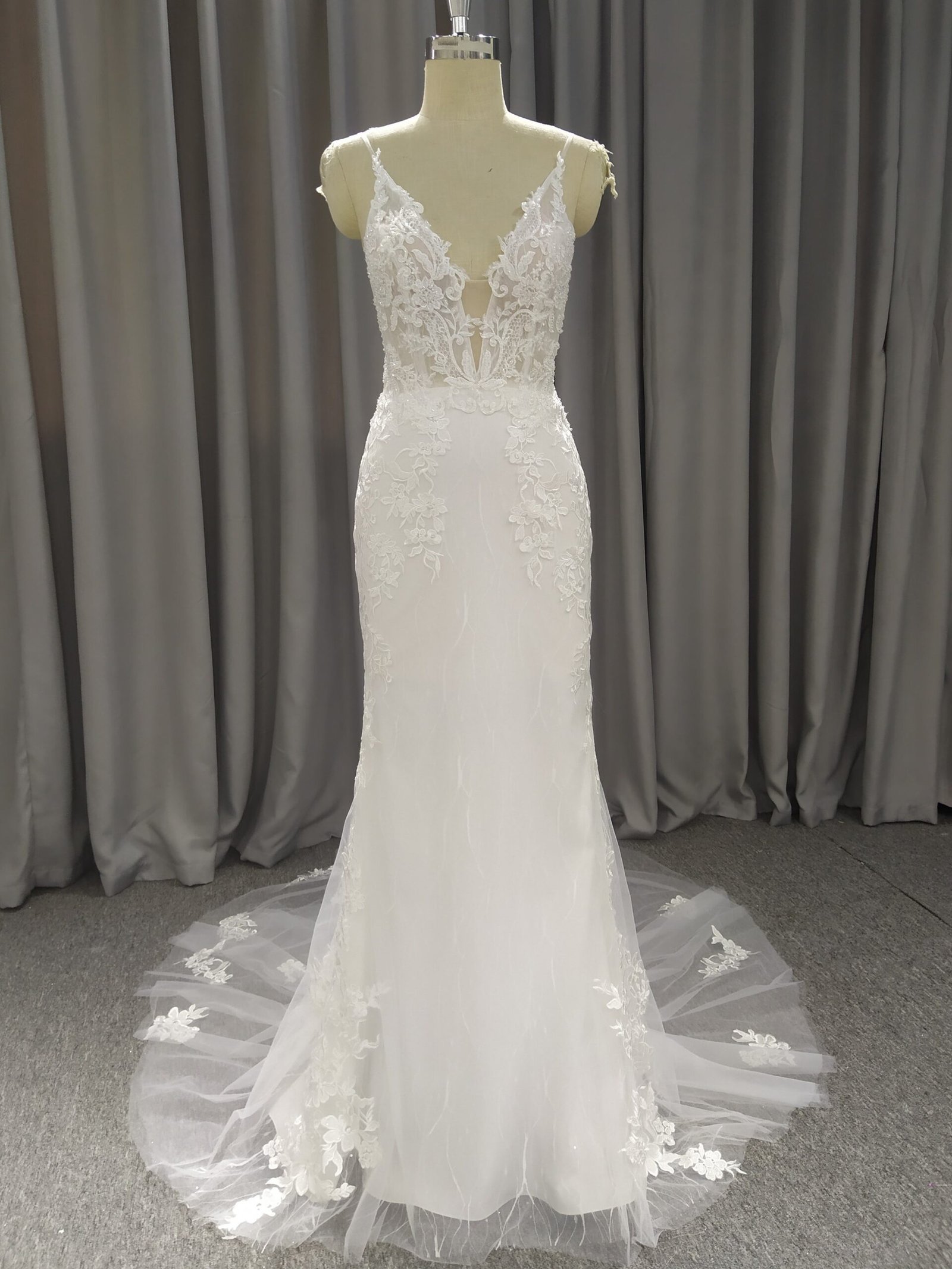 Spaghetti Straps Tulle With Lace Mermaid Wedding Dress With Train C0025