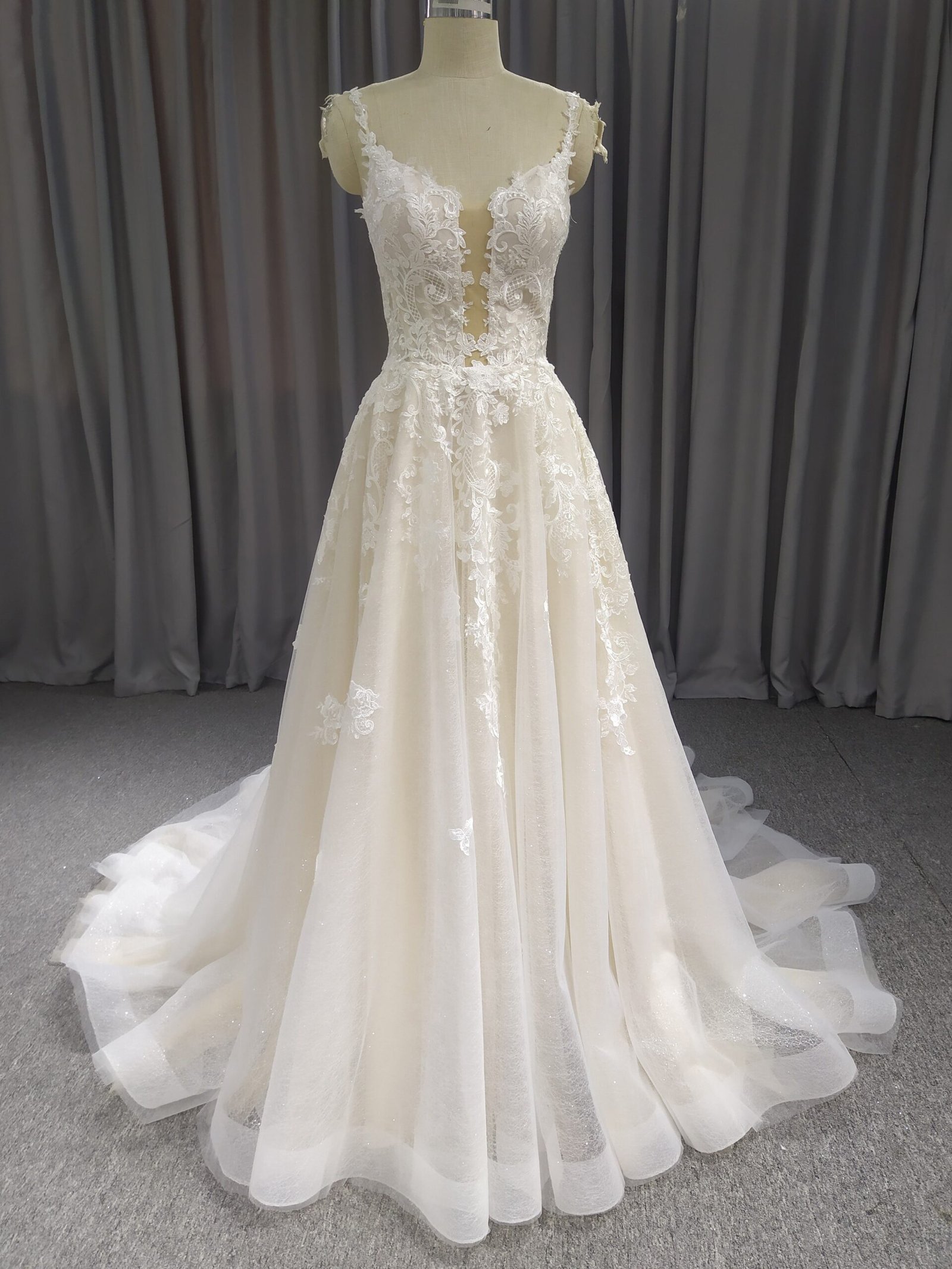 Spaghetti Straps Tulle With Lace A-line Wedding Dress With Train C0028